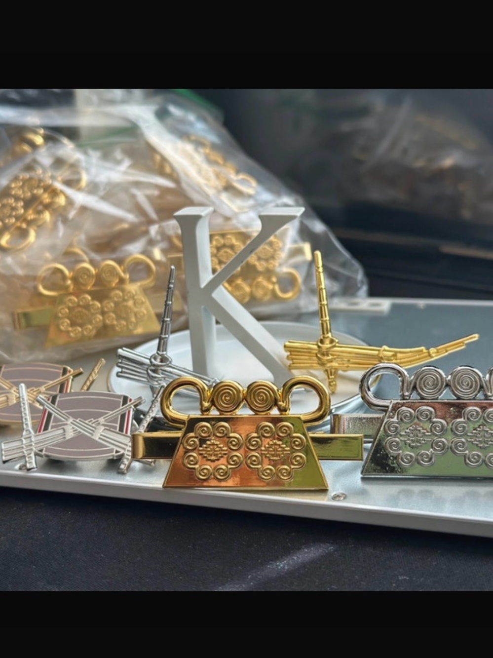 Gold and Silver Decorative Men’s Collar Clips